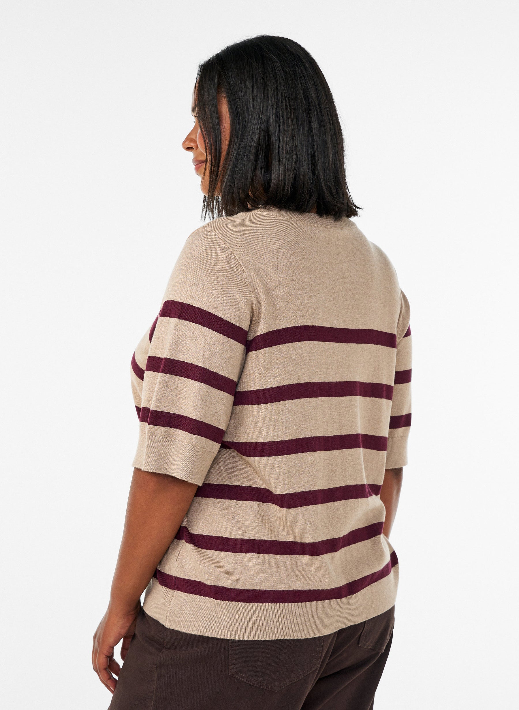 Zizzi Carrie Short Sleeve Knit in Taupe