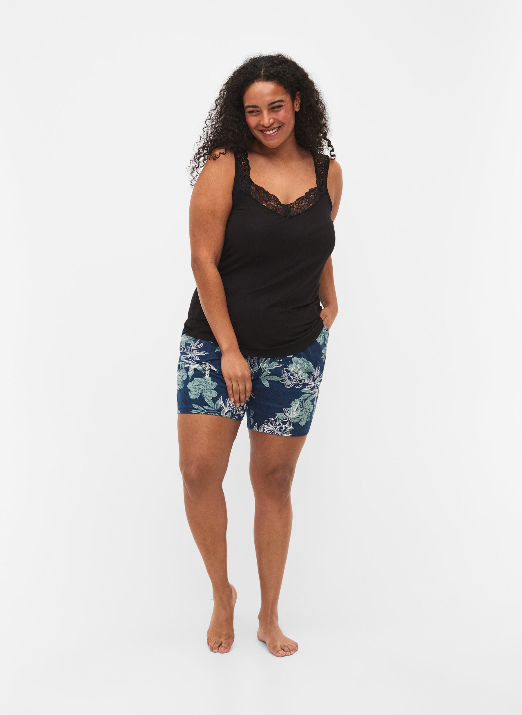 Zizzi Cassie Vest in Black 