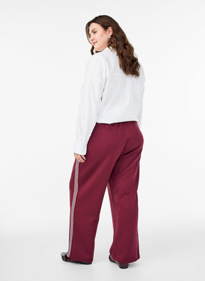 Zizzi Cleo Trouser in Burgundy