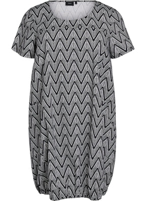 Zizzi Cotton Bubble Dress in Black Zig Zag