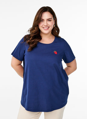 Zizzi Elin Strawberry T-Shirt in Navy