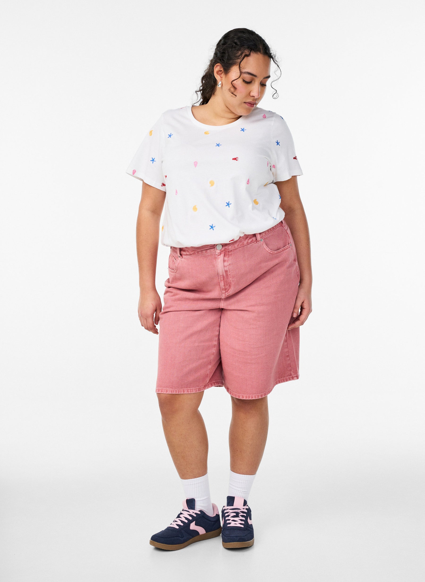 Zizzi Elin T-Shirt in White with Seashells 
