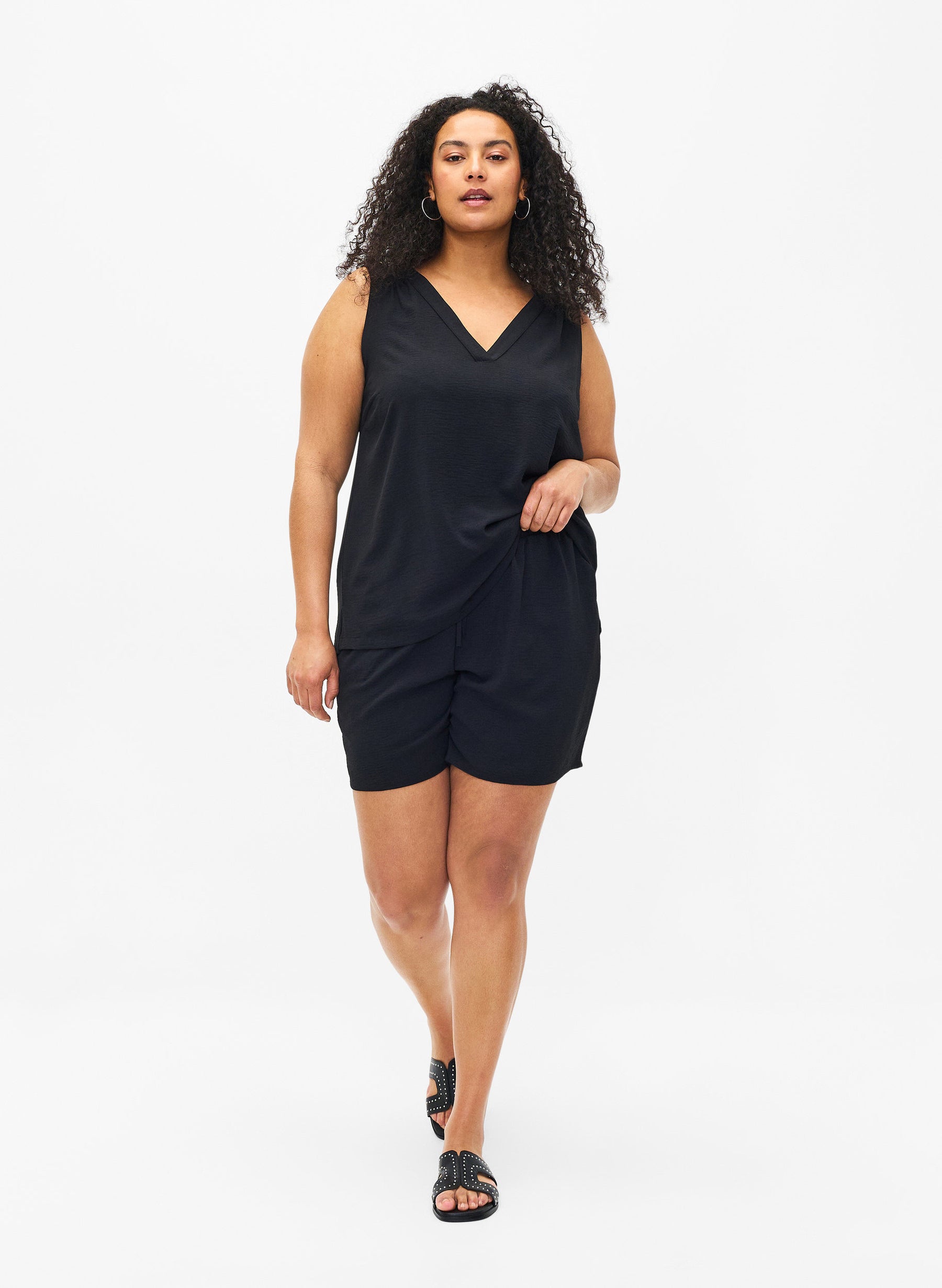 Zizzi Fikka Shorts in Black 