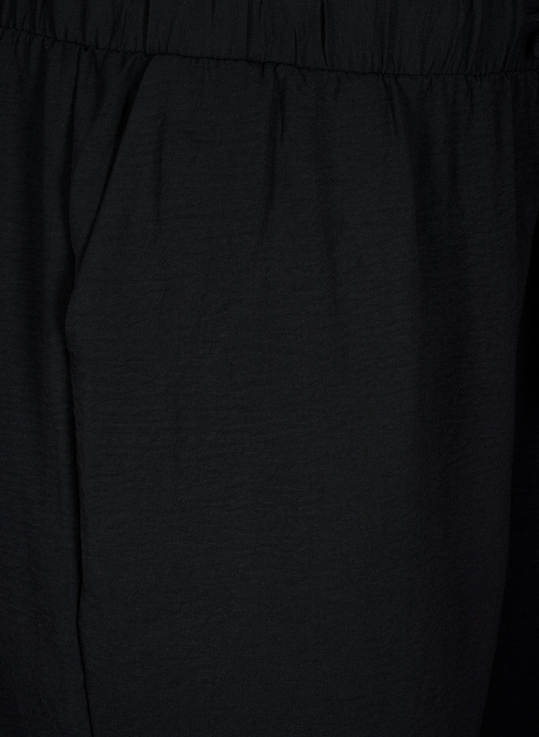 Zizzi Fikka Shorts in Black 