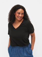  Zizzi Katja V-Neck T-Shirt in Black 