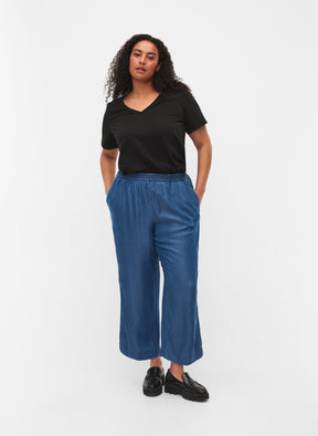 Zizzi Katja V-Neck T-Shirt in Black 