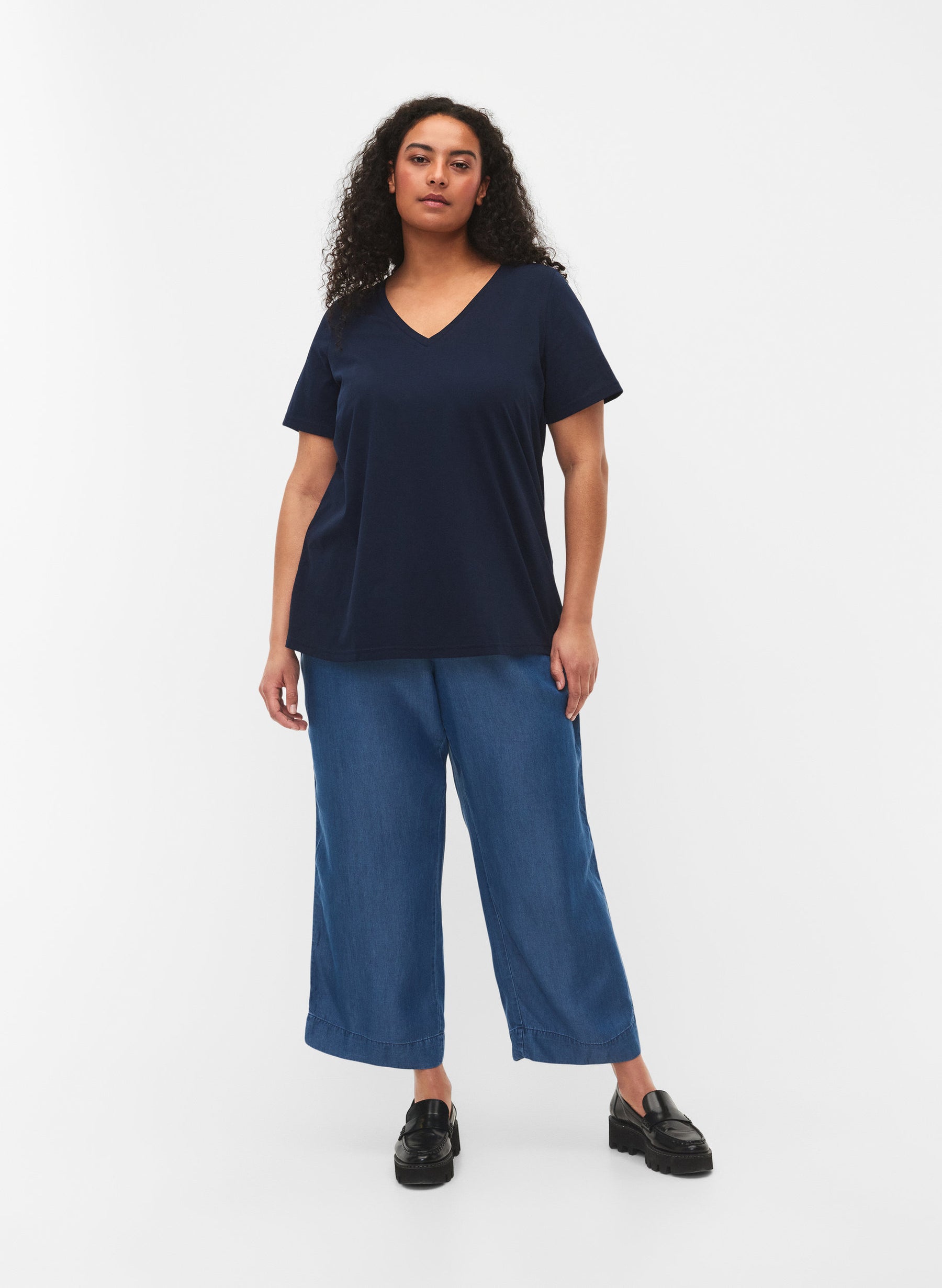 Zizzi Katja V-Neck T-Shirt in Navy 