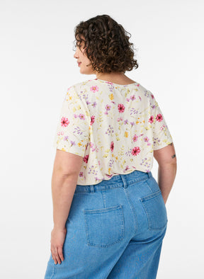 Zizzi Malis Floral T-Shirt in Cream 