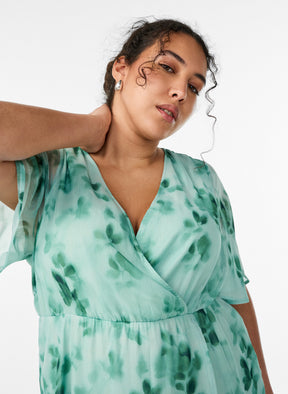 Zizzi Saina Floral Dress in Green