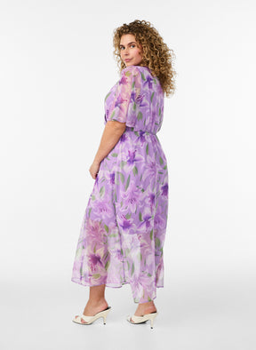 Zizzi Saina Floral Dress in Lilac 
