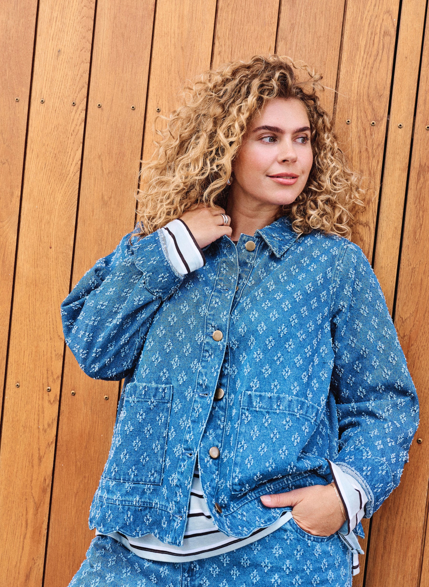 Zizzi Scallop Denim Jacket in Blue 