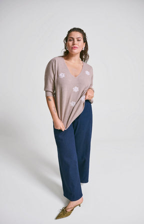 Zizzi Sunny Floral Knit Top in Taupe
