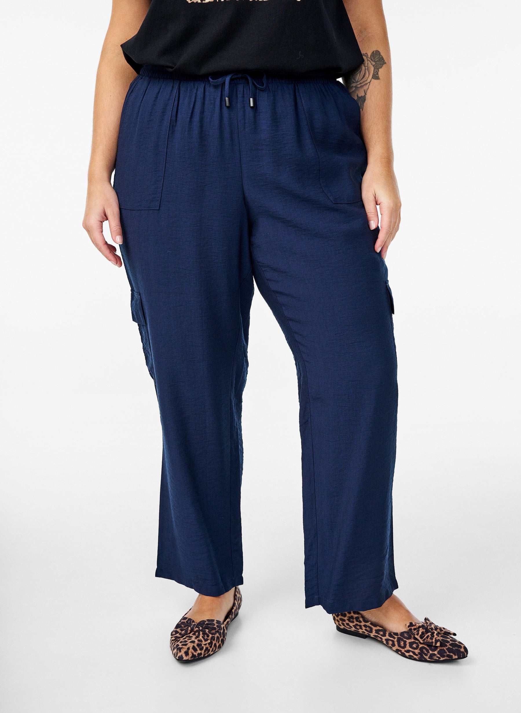 Zizzi Vilma Cargo Trousers in Navy