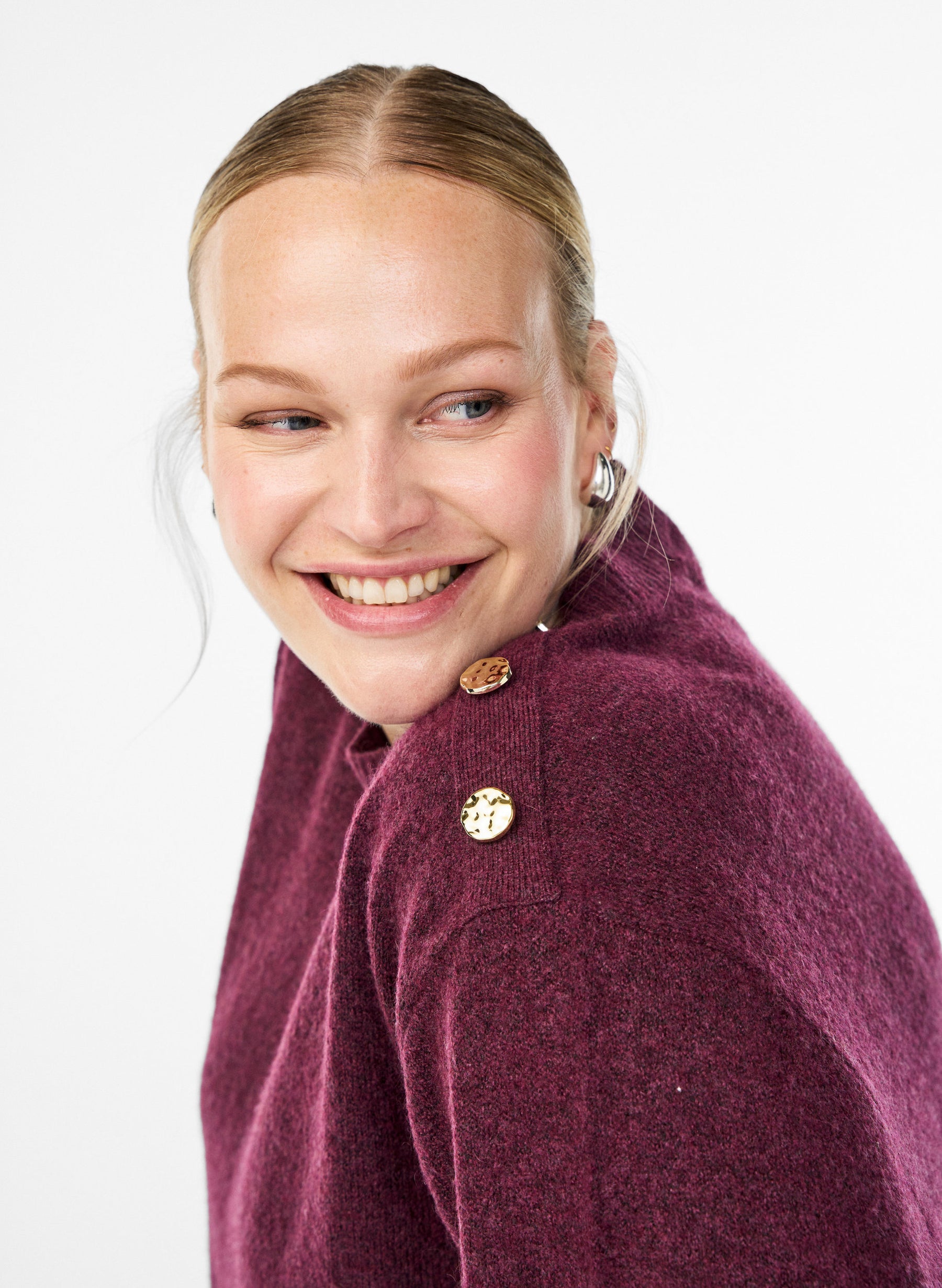 Zizzi Vista Button Shoulder Jumper in Wine