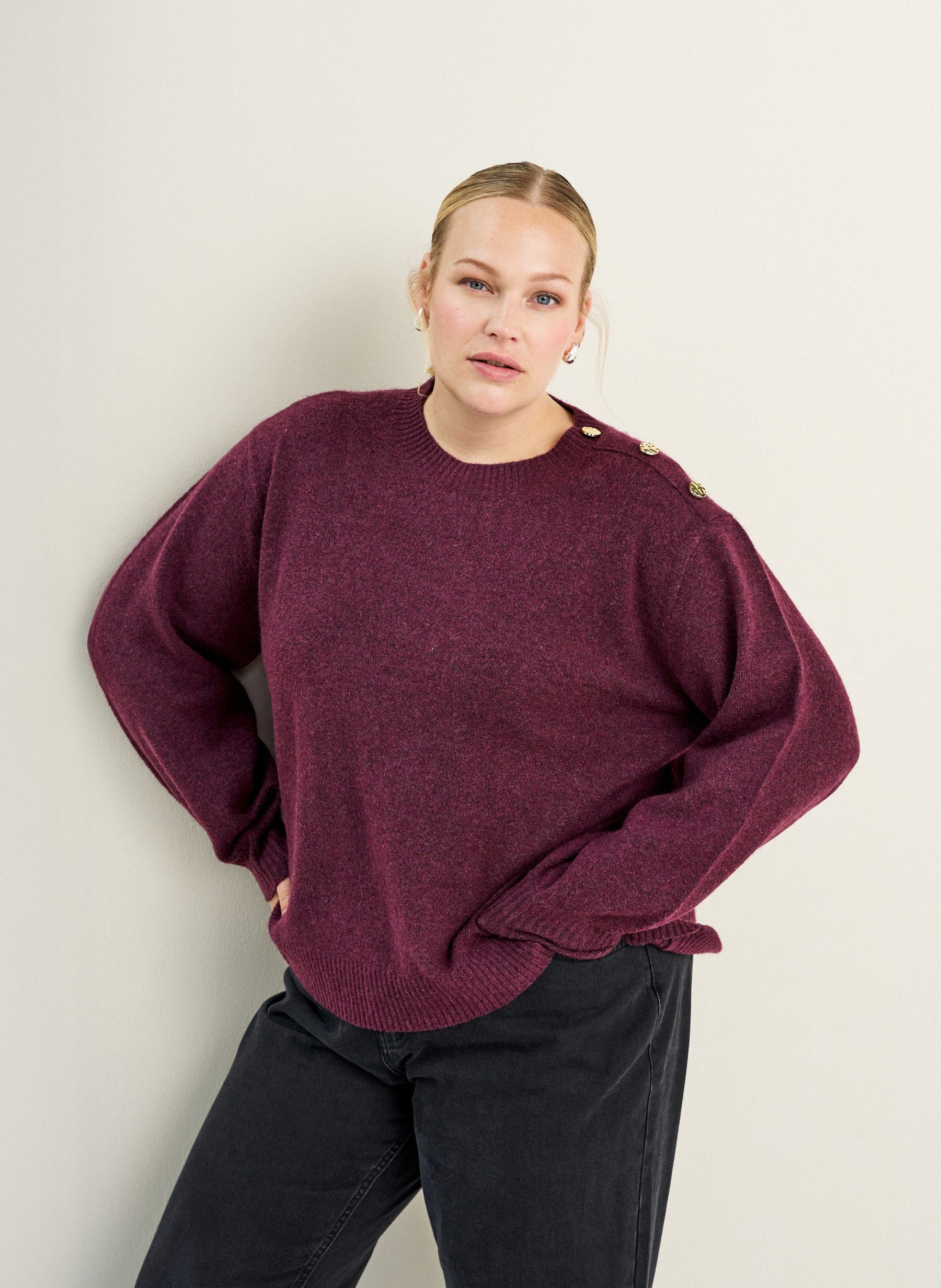 Zizzi Vista Button Shoulder Jumper in Wine