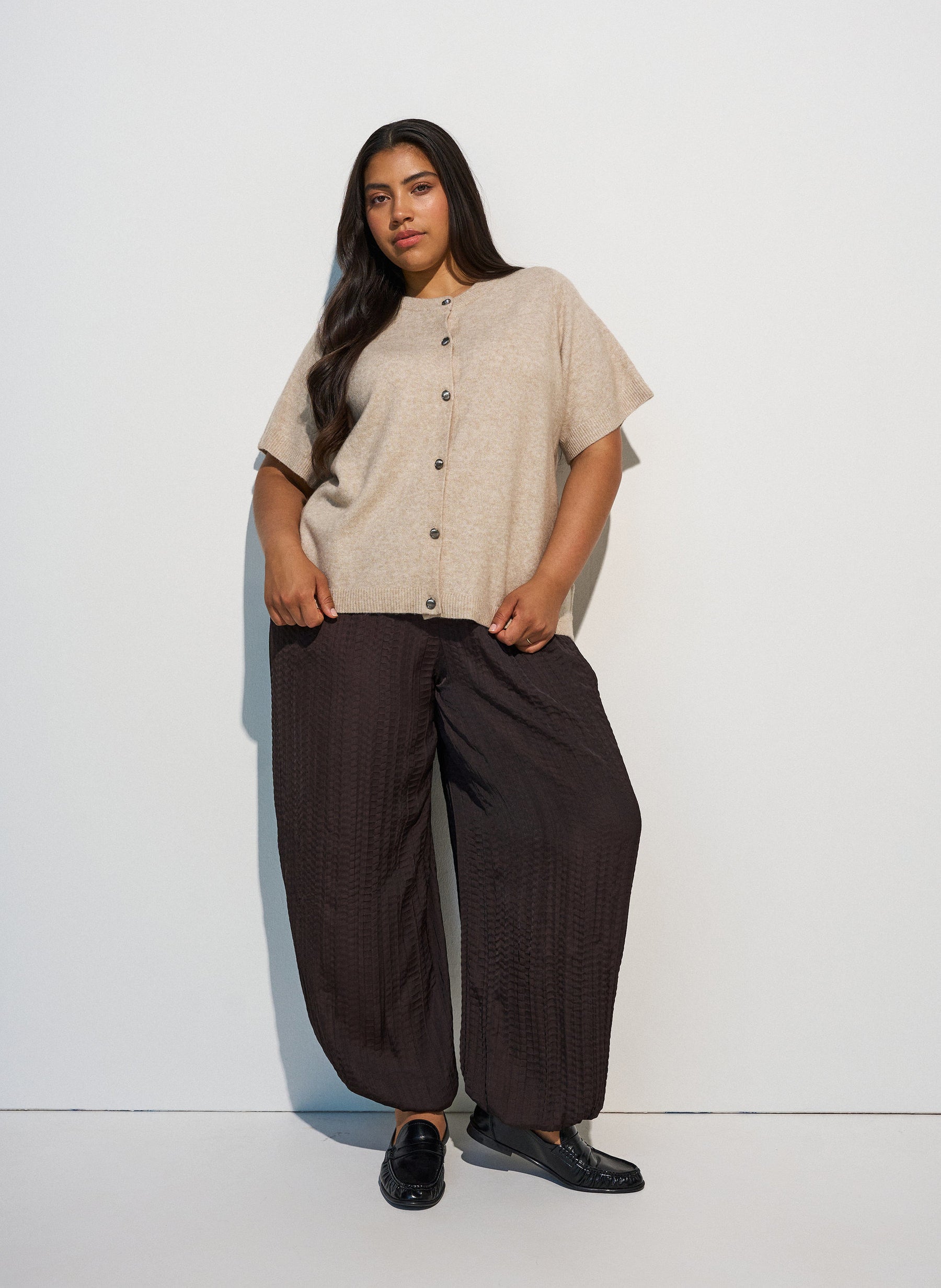 Zizzi Vista Short Sleeve Cardigan in Taupe 