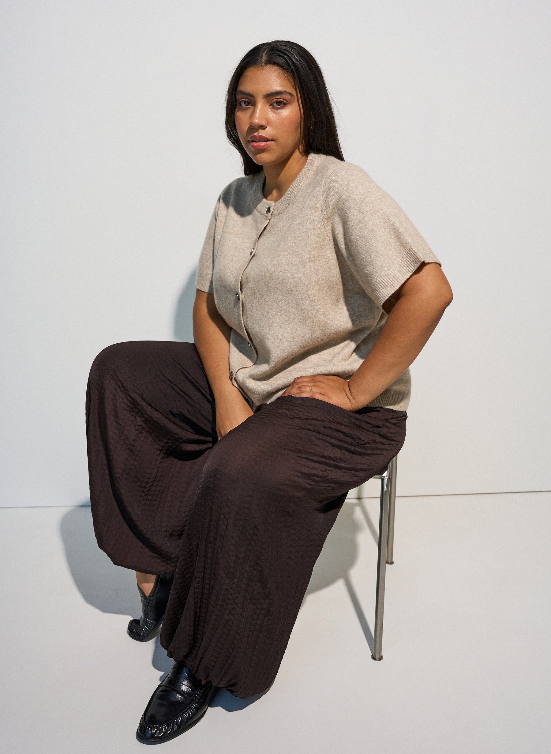 Zizzi Vista Short Sleeve Cardigan in Taupe 