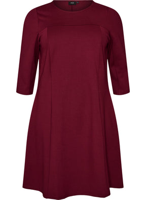 Zizzi Winola Dress in Wine 
