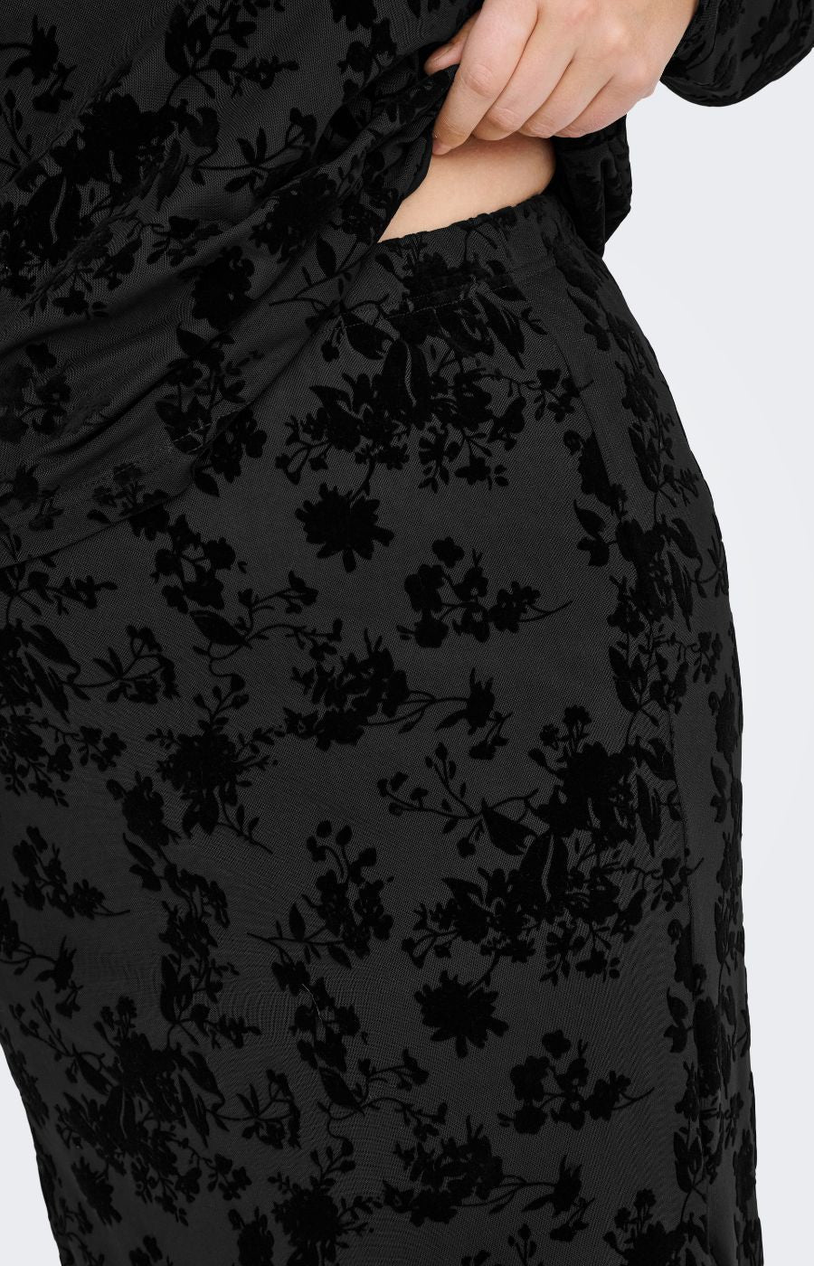 Only Carmakoma Elodie Skirt in Black