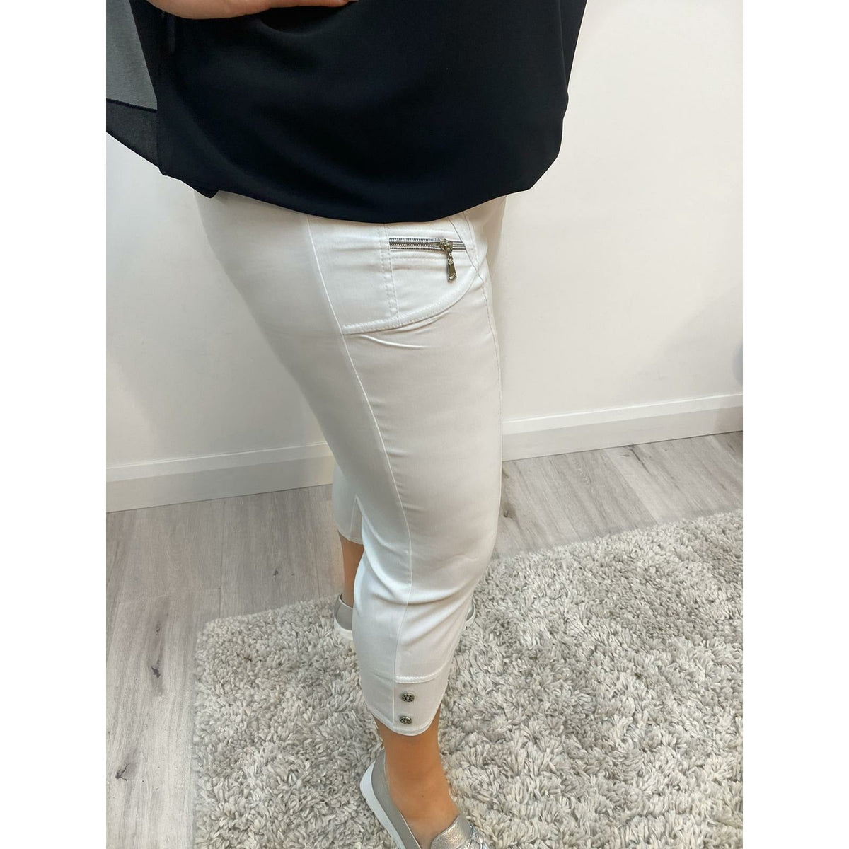 Lucie Crop Trousers In White Bottoms