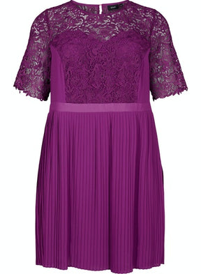 Zizzi Frida Lace Dress in Grape - Wardrobe Plus