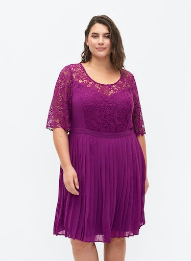 Zizzi Frida Lace Dress in Grape - Wardrobe Plus