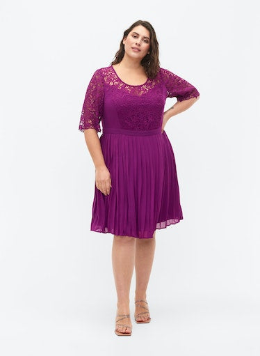 Zizzi Frida Lace Dress in Grape - Wardrobe Plus